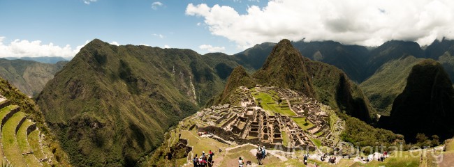 Panoramica terrazas y ruinas Machu Picchu