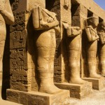 Foto Patio de estatuas en Luxor