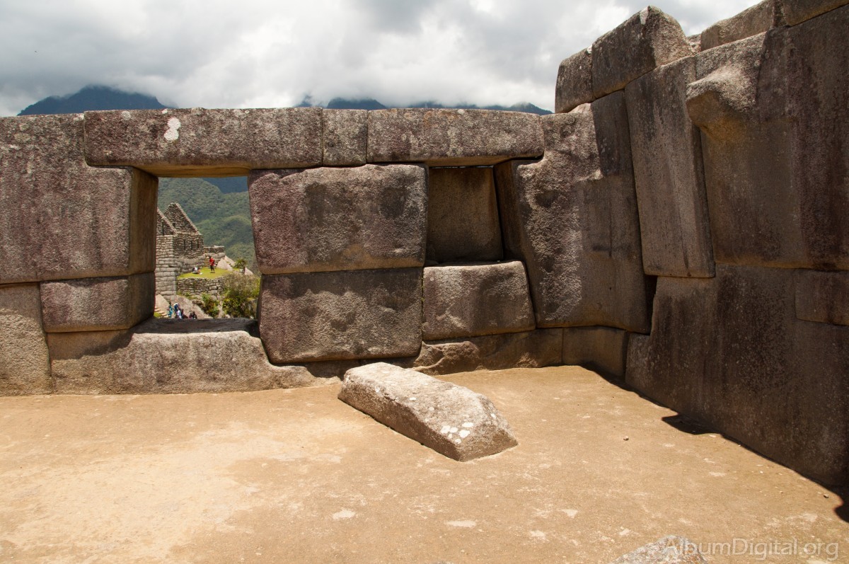 Piedras Incas encastadas
