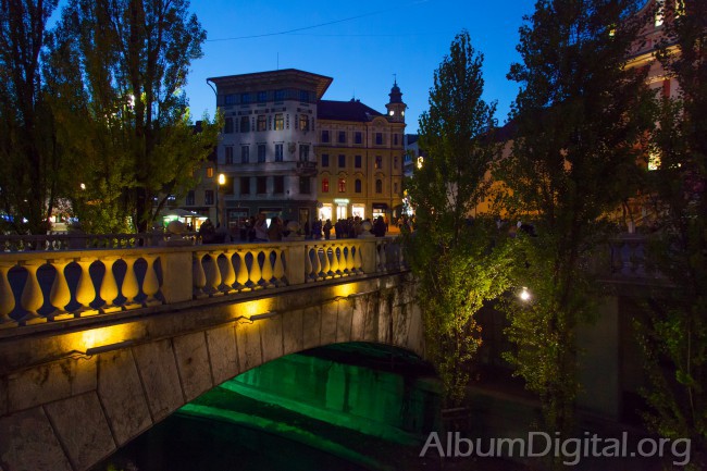 Puente iluminado de Ljubljana
