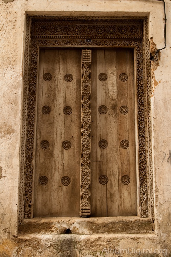 Puerta artesanal de Zanzibar