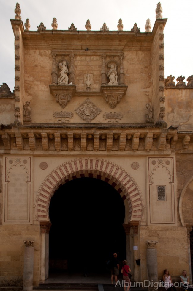 Puerta de entrada a la Mezquita