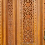 Foto Puerta tallada decoracion geometrica
