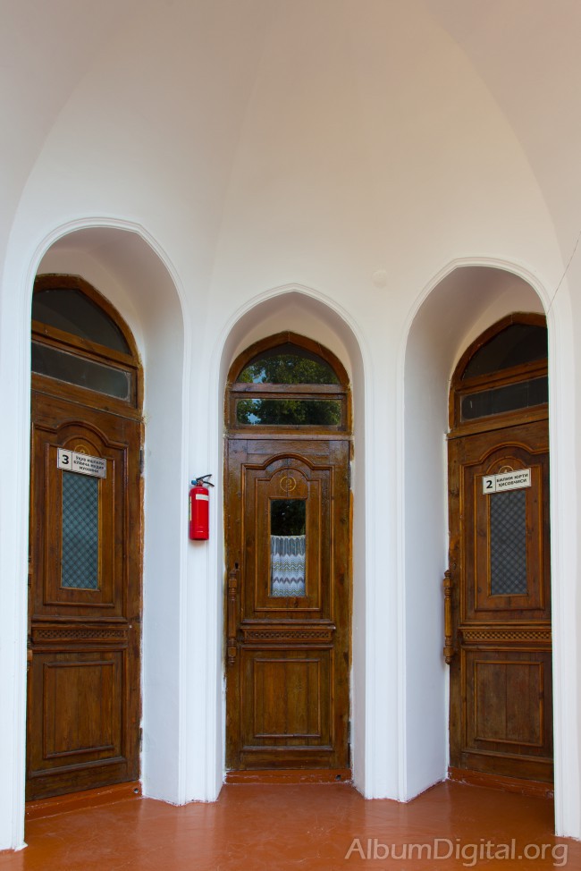 Puertas del interior de la Madrasa