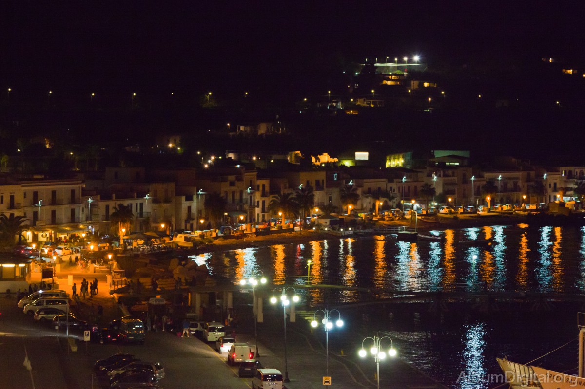Puerto de Lipari por la noche