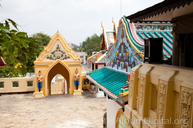 Recinto Templo  Chedi  Tailandia
