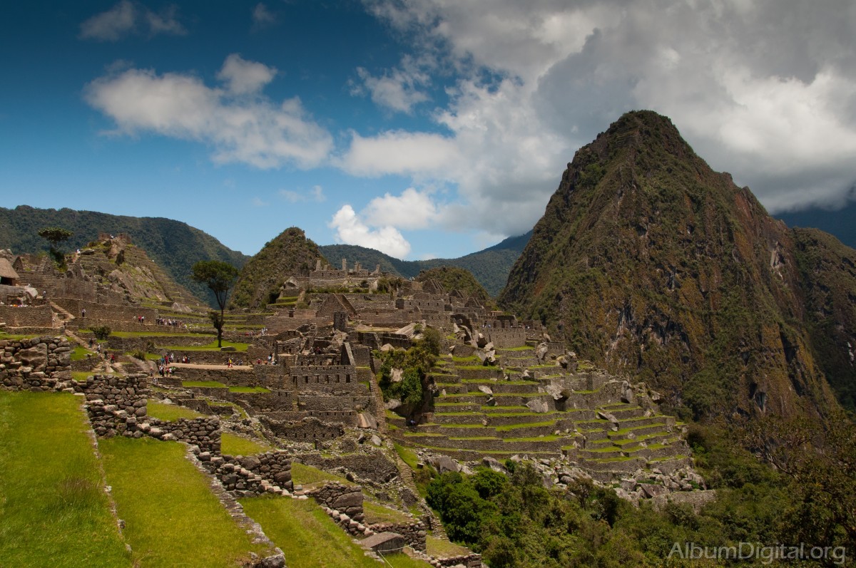 Ruinas y cerro de Huayna Picchu