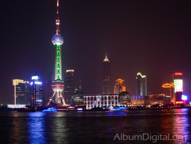 Shanghai torres iluminadas