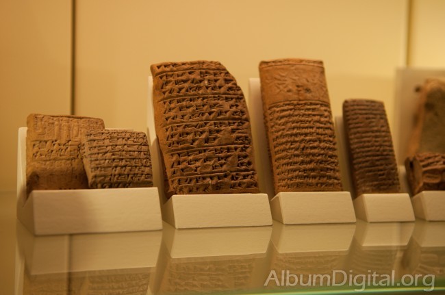 Tabillas con escritura cuneiforme