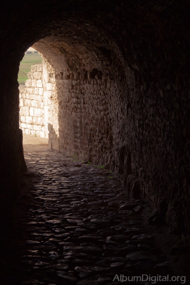 Tunel ruinas romanas