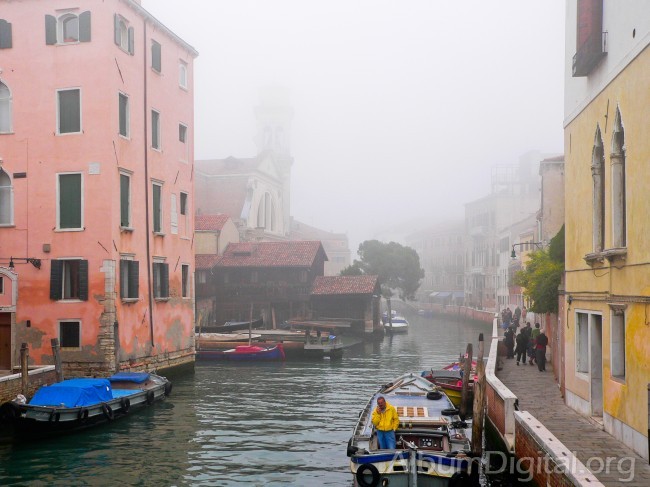 Venecia entre la niebla