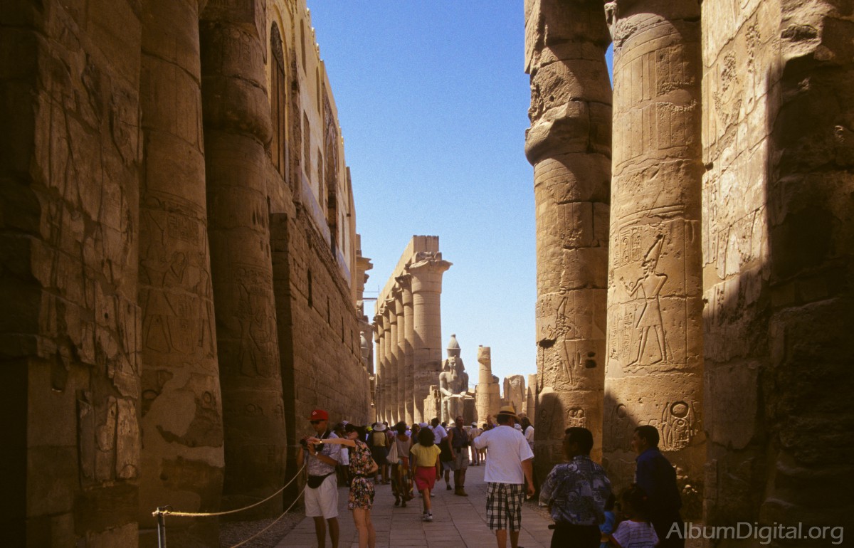 Via principal Templo de Luxor