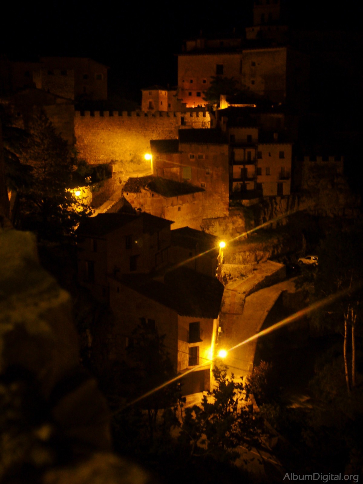 Vista nocturna de Albarracin