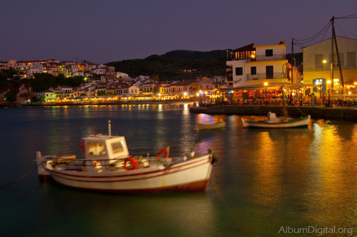 Vista nocturna isla de Samos