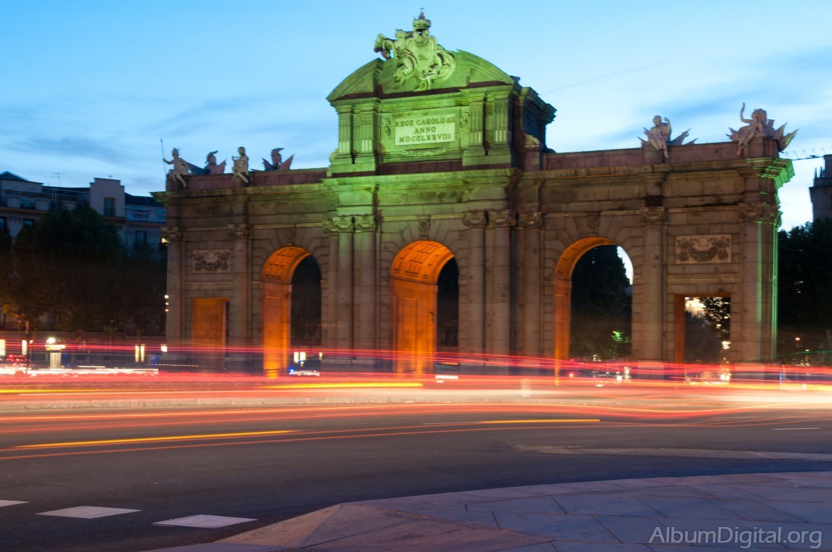 Vista nocturna Puerta de Alcala