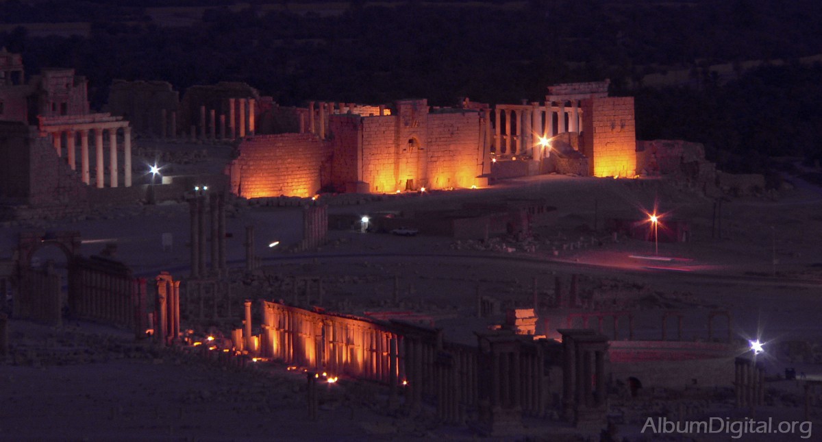 Vista nocturna ruinas Palmira