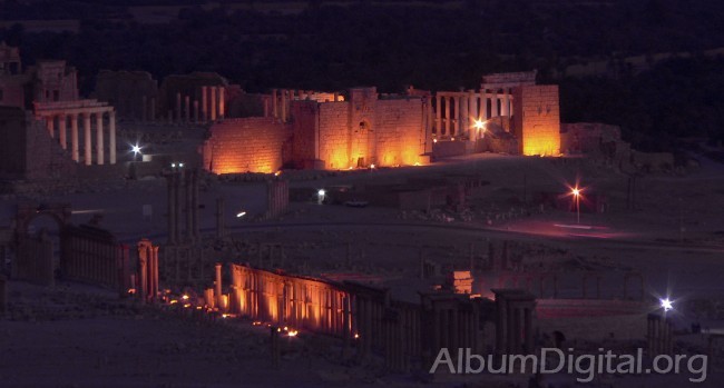 Vista nocturna ruinas Palmira